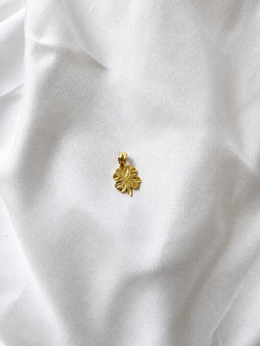 10K Yellow Gold Engraved Clover Leaf Pendant